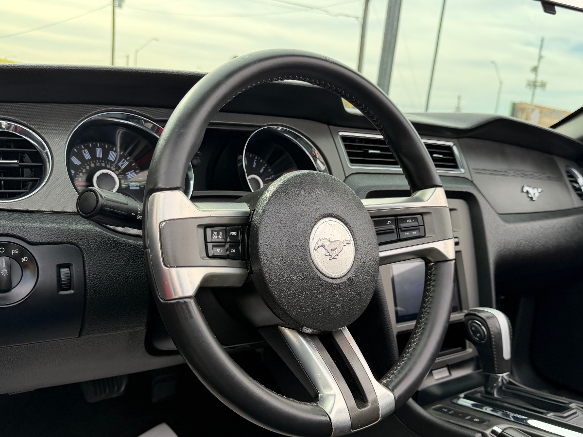 2014 Ford Mustang V6 - Photo 14