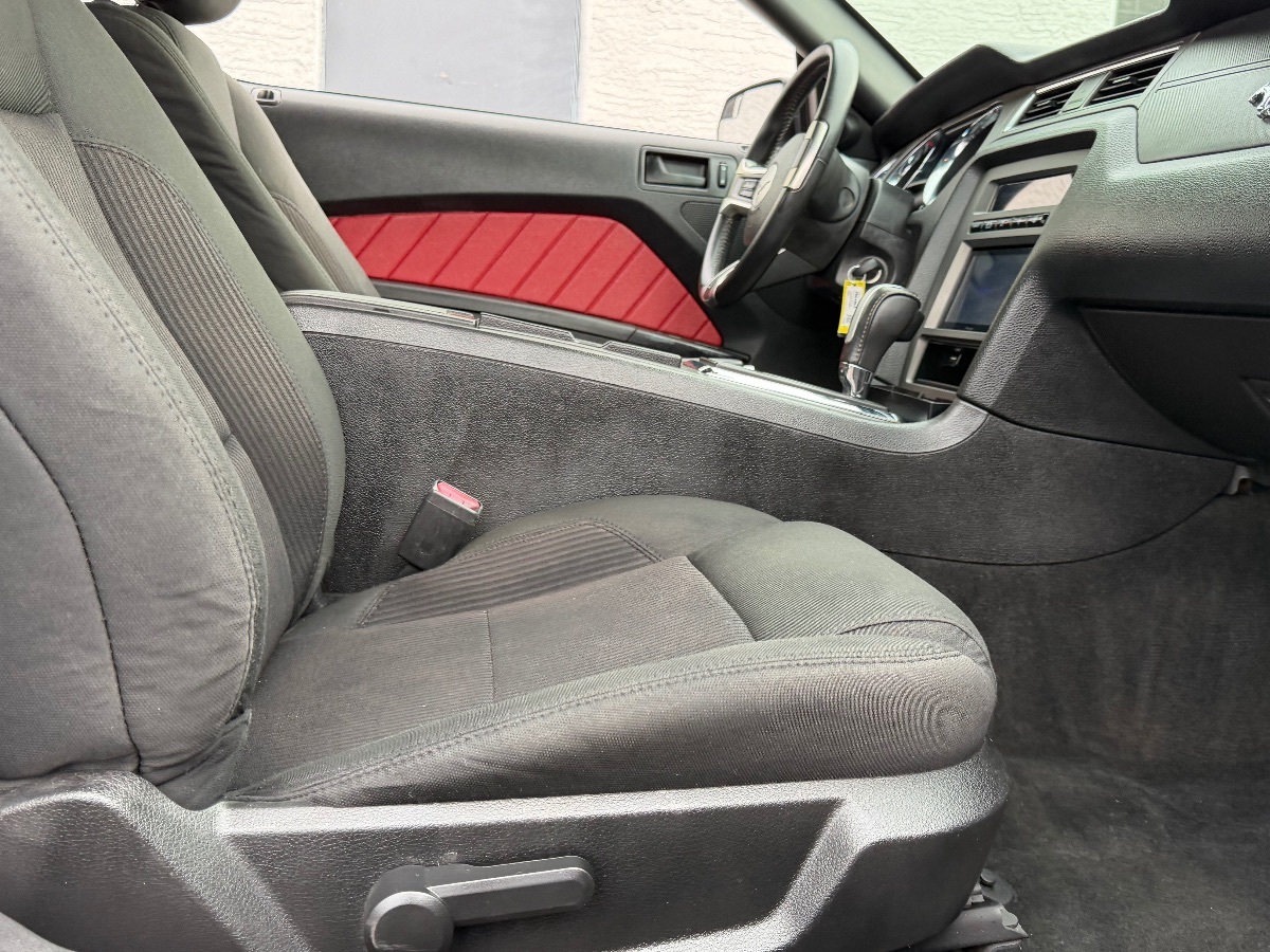 2014 Ford Mustang V6 - Photo 18
