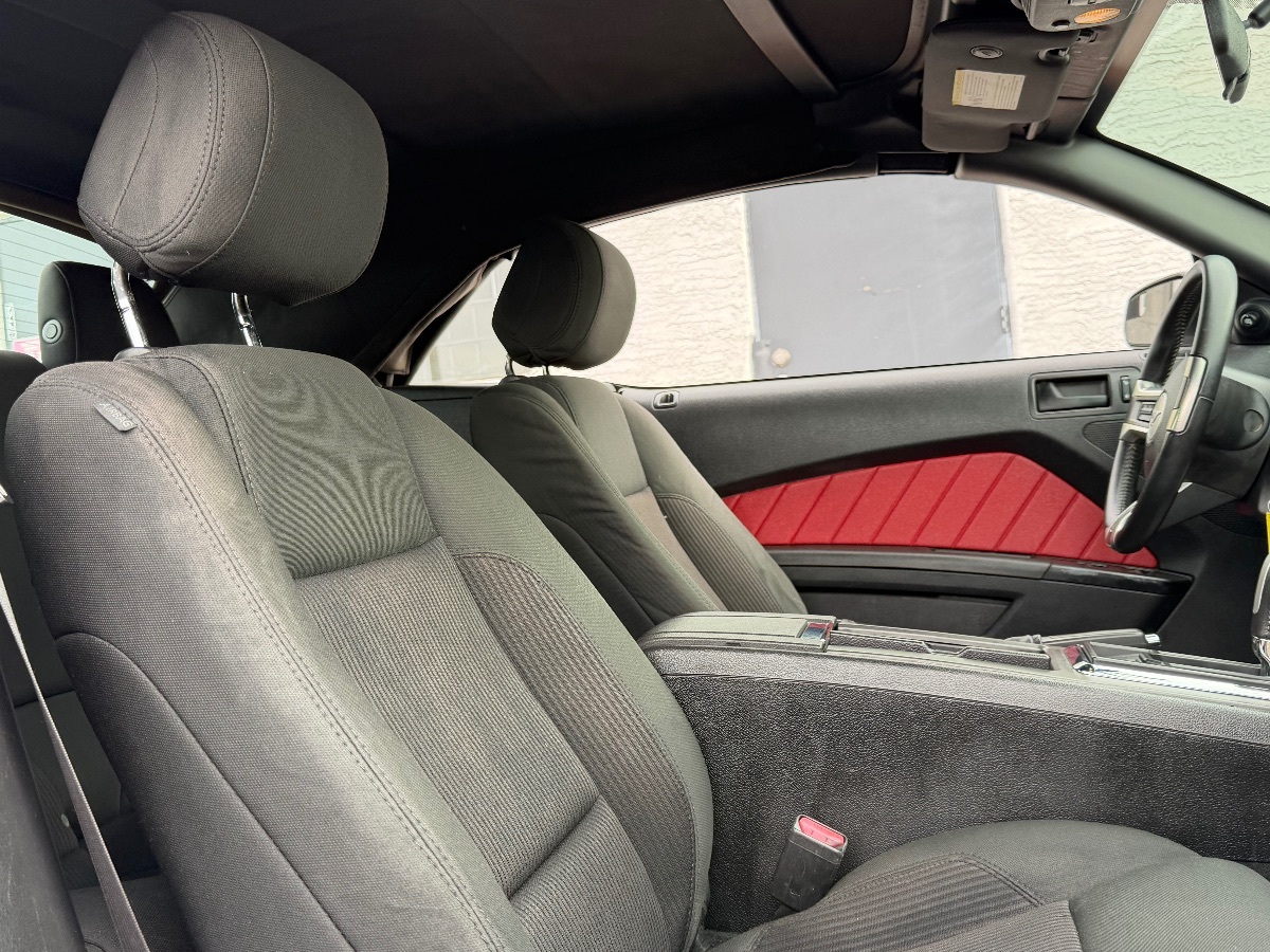 2014 Ford Mustang V6 - Photo 32