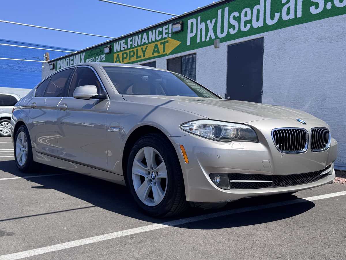 2011 BMW 5 Series 528i - Photo 2