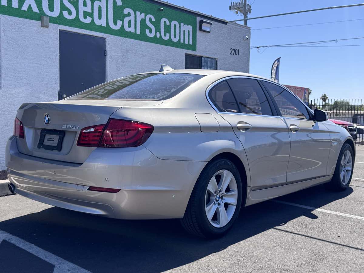 2011 BMW 5 Series 528i - Photo 3
