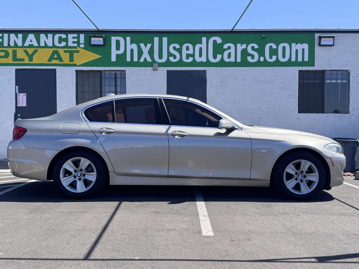 2011 BMW 5 Series 528i - Photo 4