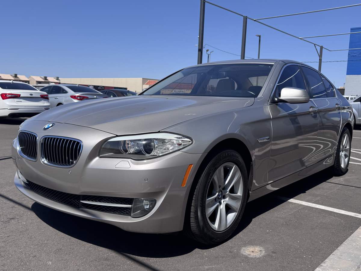 2011 BMW 5 Series 528i - Photo 6