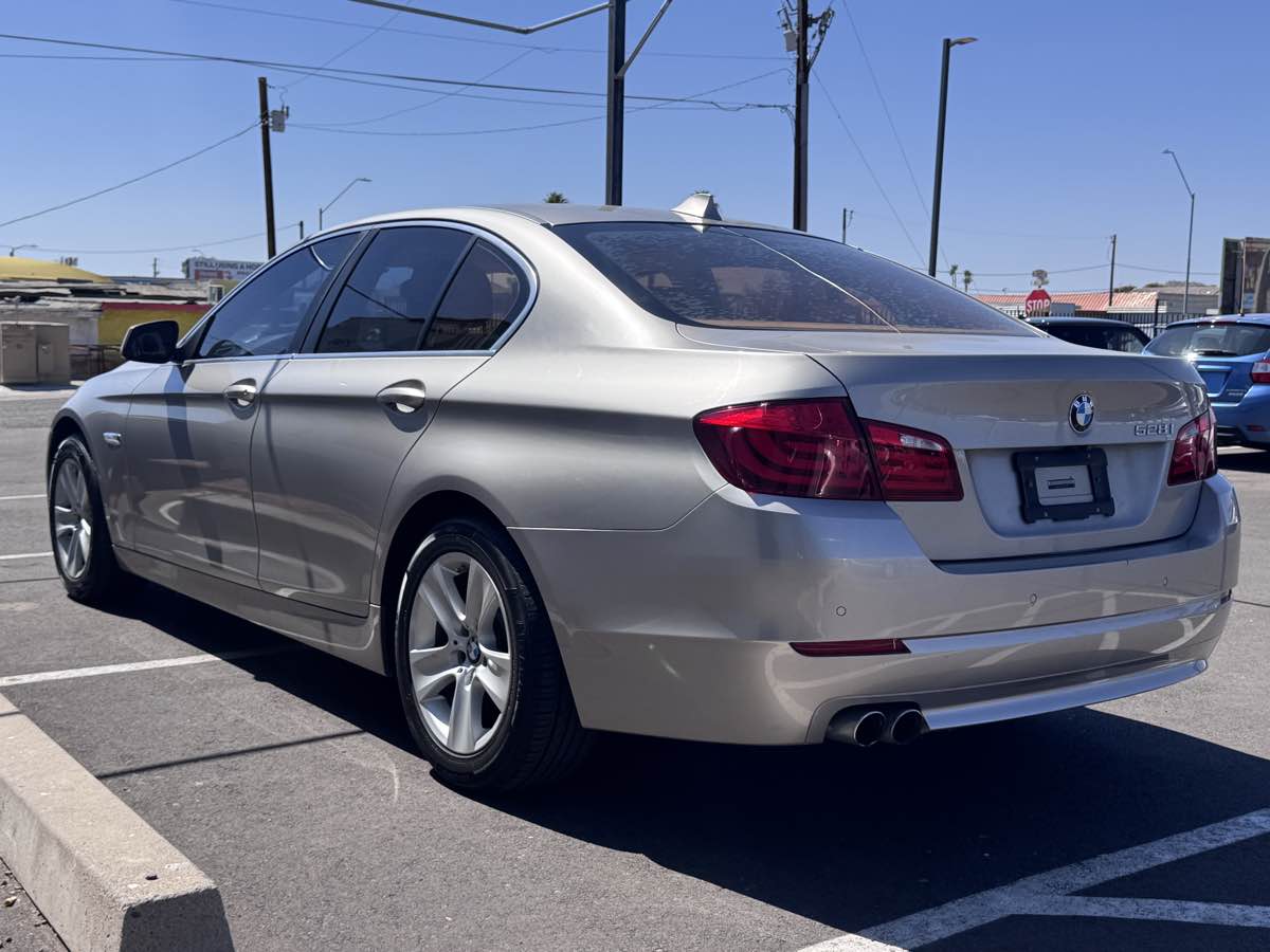 2011 BMW 5 Series 528i - Photo 7