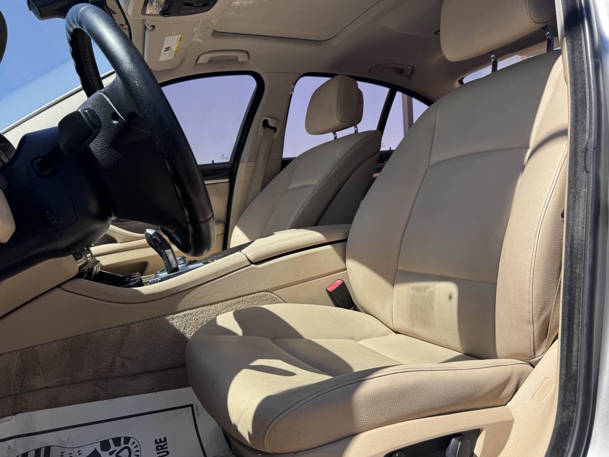 2011 BMW 5 Series 528i - Photo 10