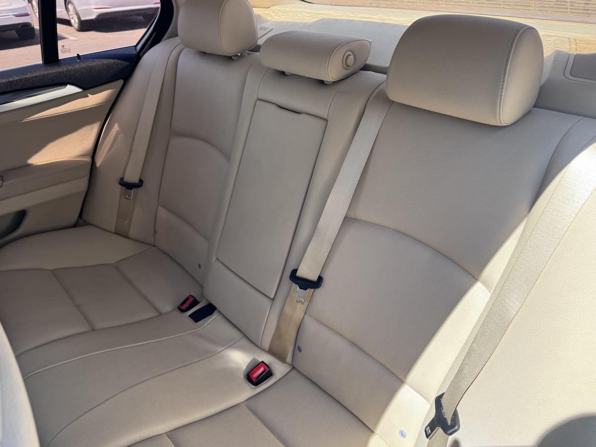 2011 BMW 5 Series 528i - Photo 15