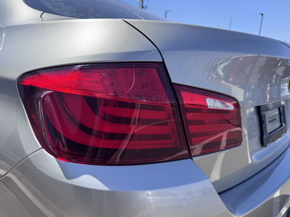 2011 BMW 5 Series 528i - Photo 16