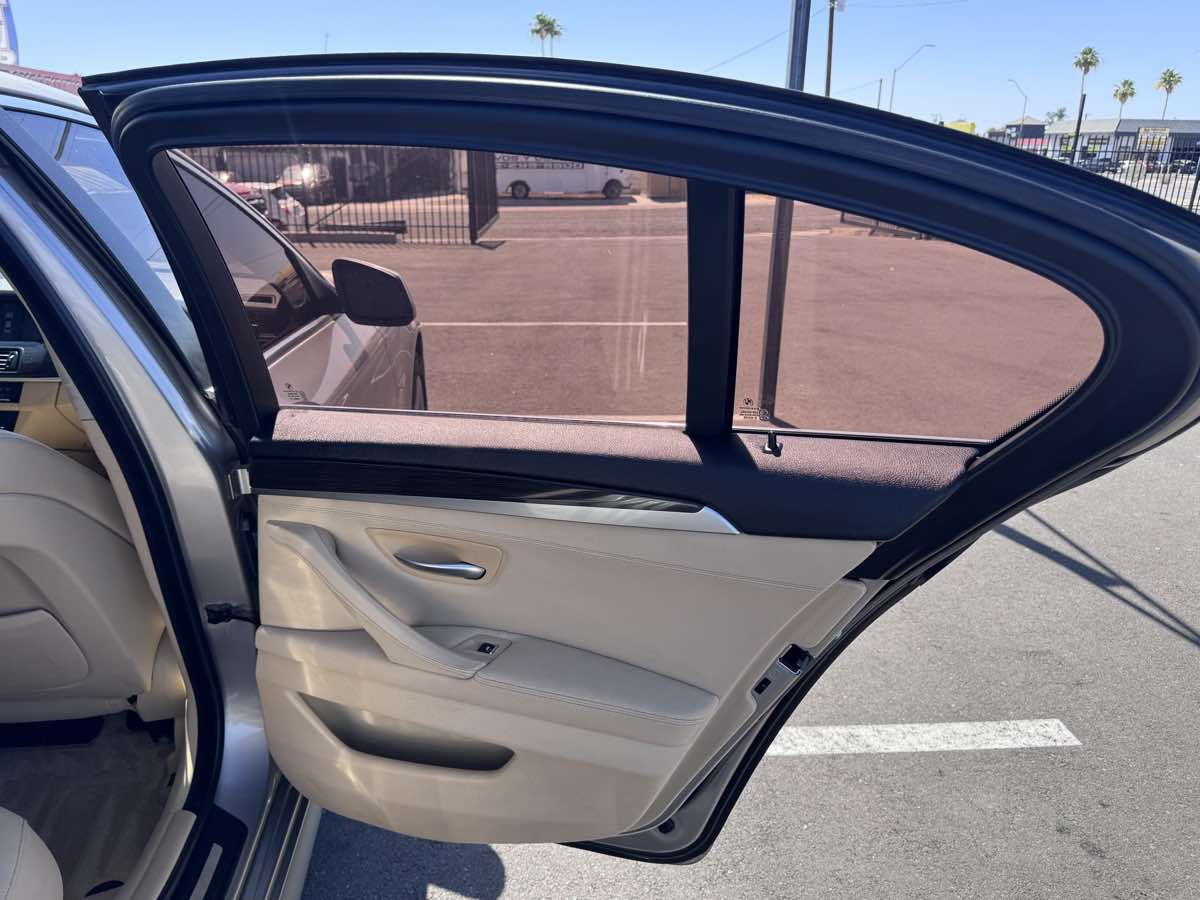 2011 BMW 5 Series 528i - Photo 20