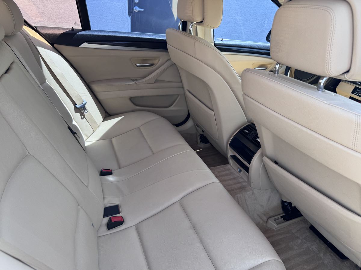 2011 BMW 5 Series 528i - Photo 21
