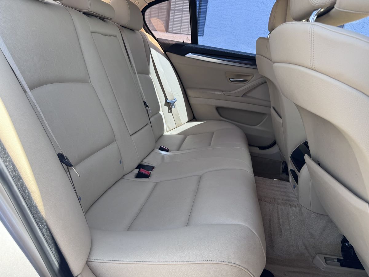 2011 BMW 5 Series 528i - Photo 22