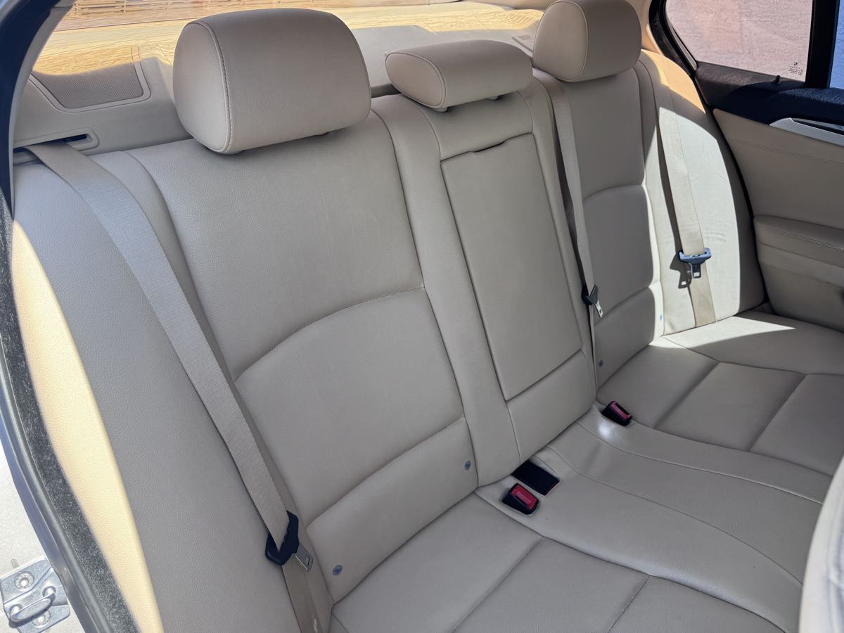 2011 BMW 5 Series 528i - Photo 23
