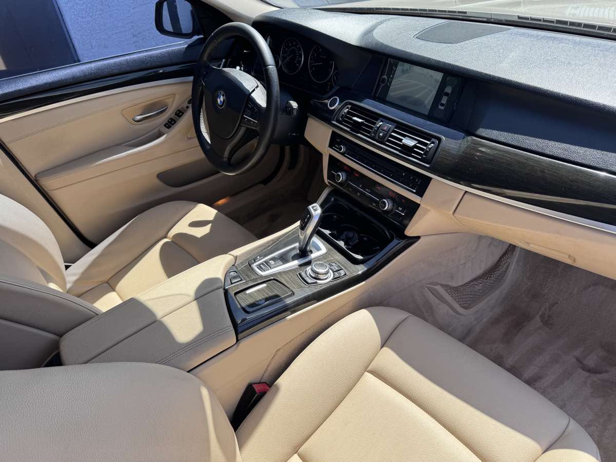 2011 BMW 5 Series 528i - Photo 25