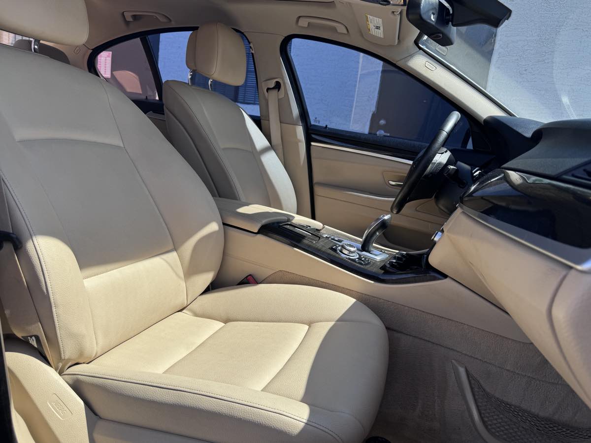2011 BMW 5 Series 528i - Photo 26