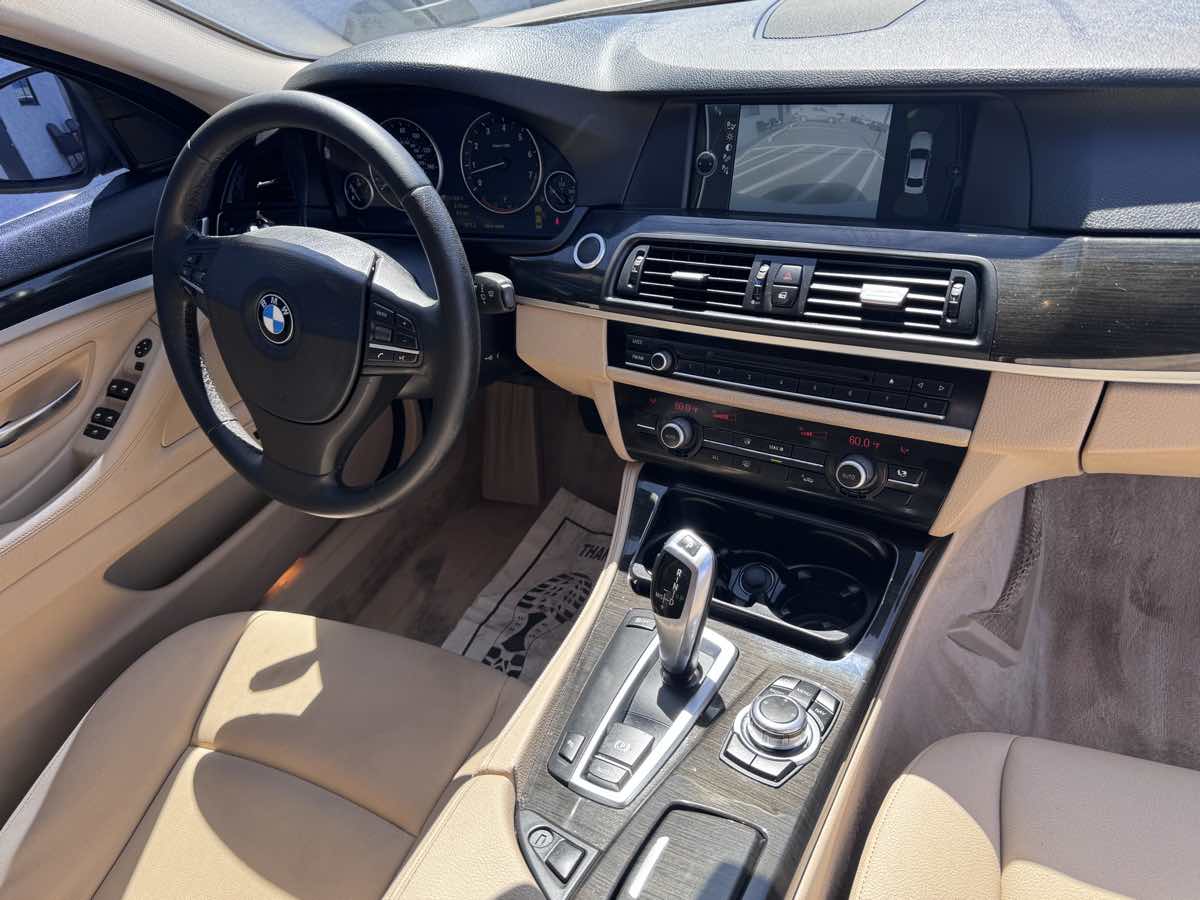 2011 BMW 5 Series 528i - Photo 27