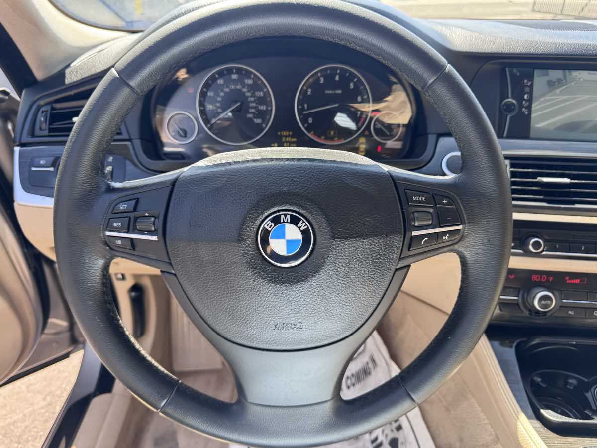 2011 BMW 5 Series 528i - Photo 28