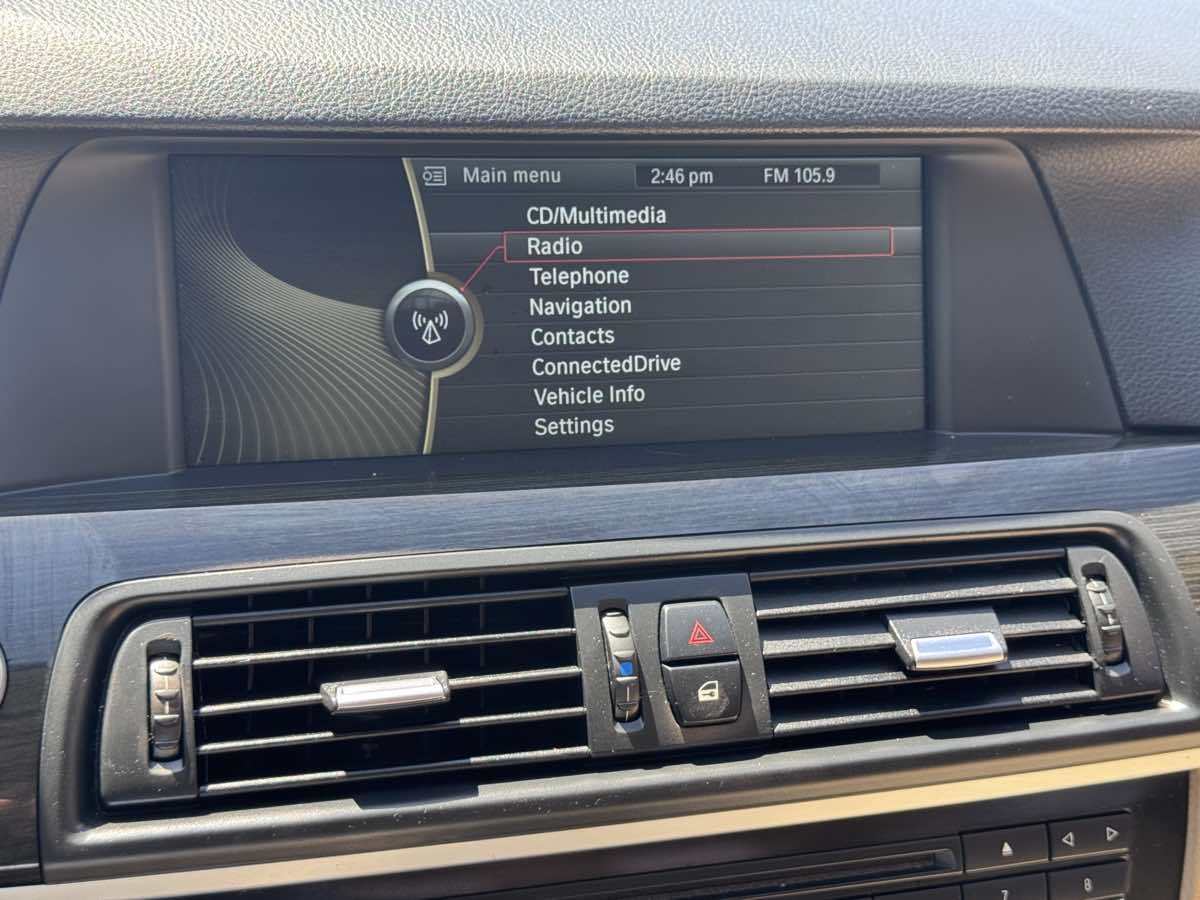2011 BMW 5 Series 528i - Photo 32