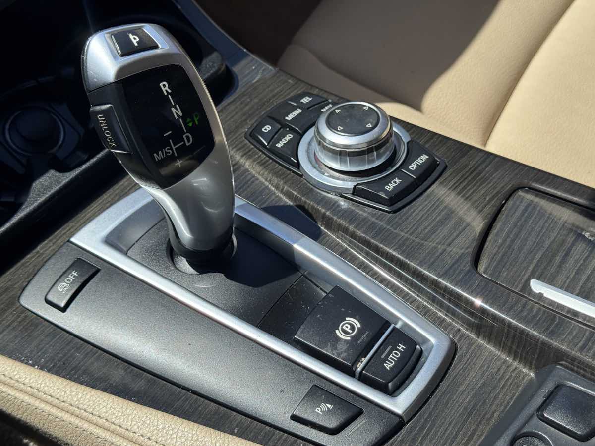 2011 BMW 5 Series 528i - Photo 37