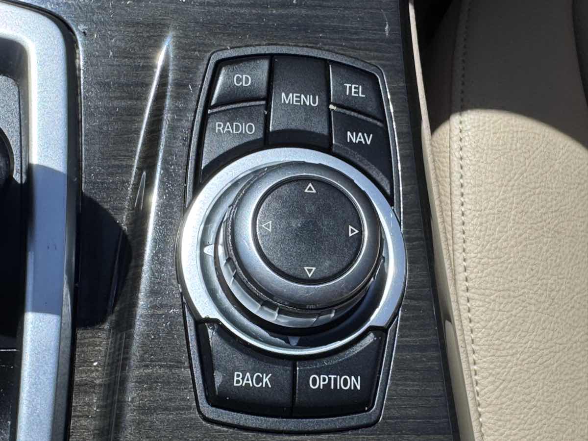 2011 BMW 5 Series 528i - Photo 38