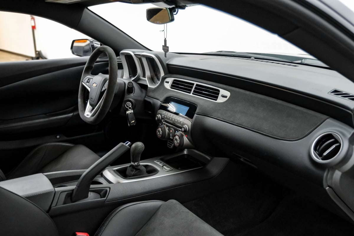 2015 Chevrolet Camaro photo 13