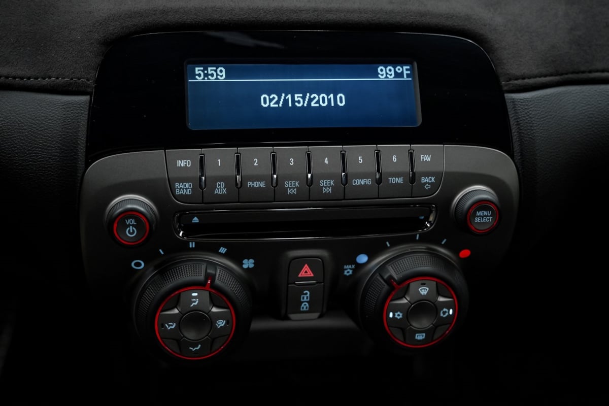 2015 Chevrolet Camaro photo 21