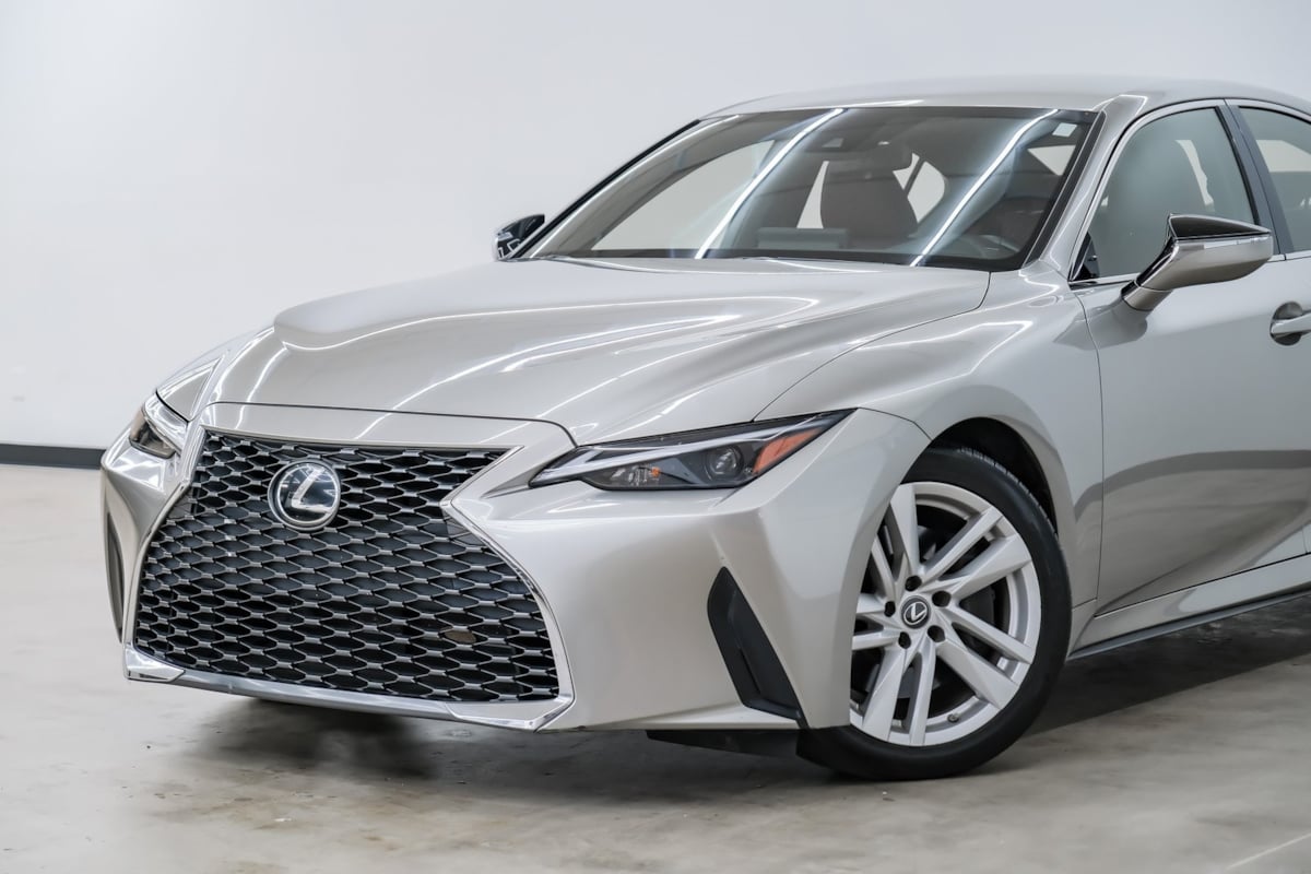 2022 Lexus IS 300 photo 2