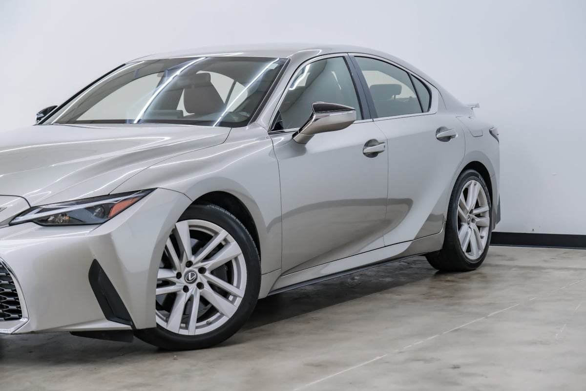 2022 Lexus IS 300 photo 3