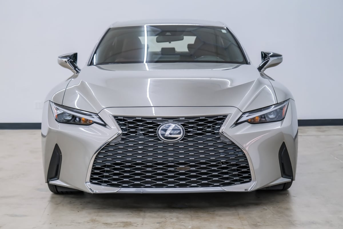 2022 Lexus IS 300 photo 4