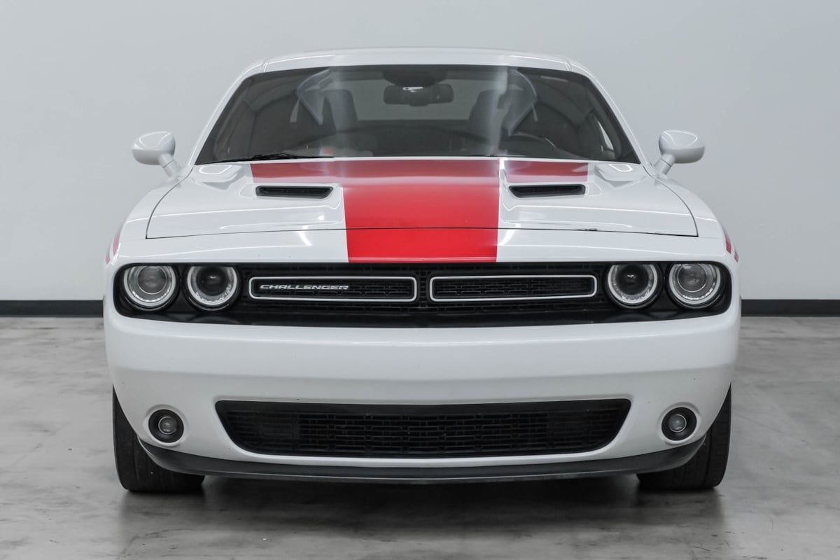 2015 Dodge Challenger SXT Plus photo 2