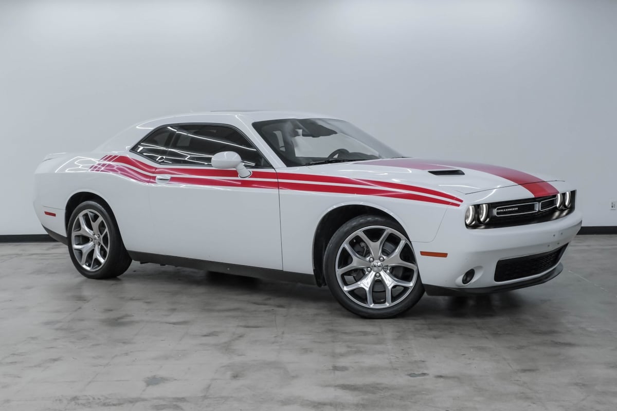 2015 Dodge Challenger SXT Plus photo 3