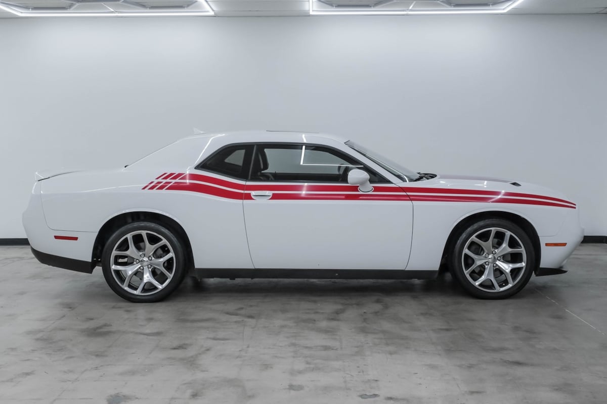 2015 Dodge Challenger SXT Plus photo 4
