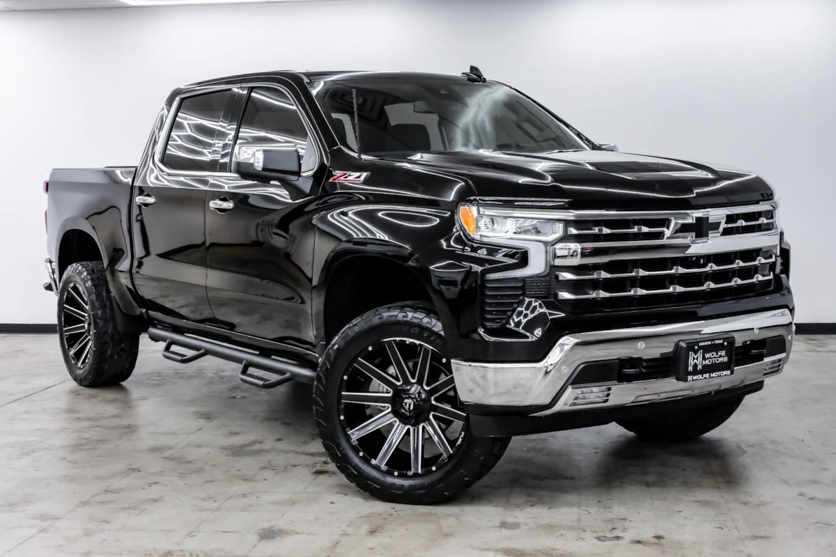 2022 Chevrolet Silverado 1500 LTZ photo 2