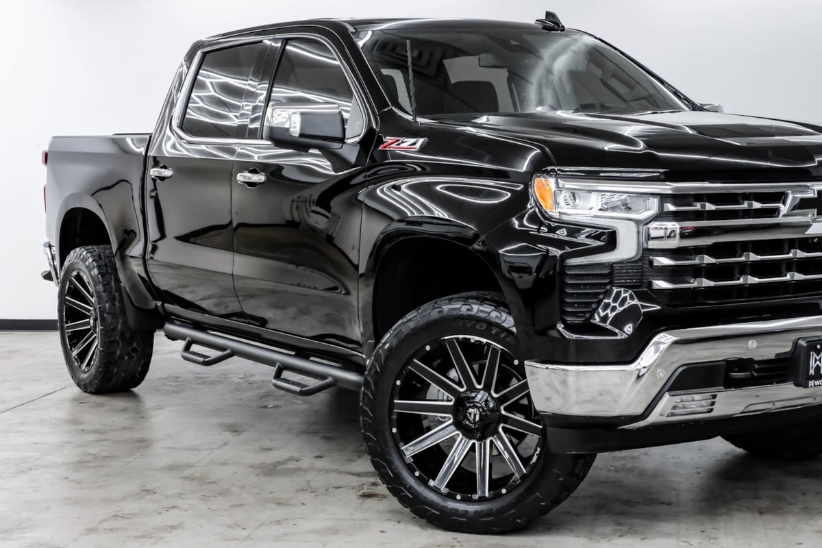 2022 Chevrolet Silverado 1500 LTZ photo 3