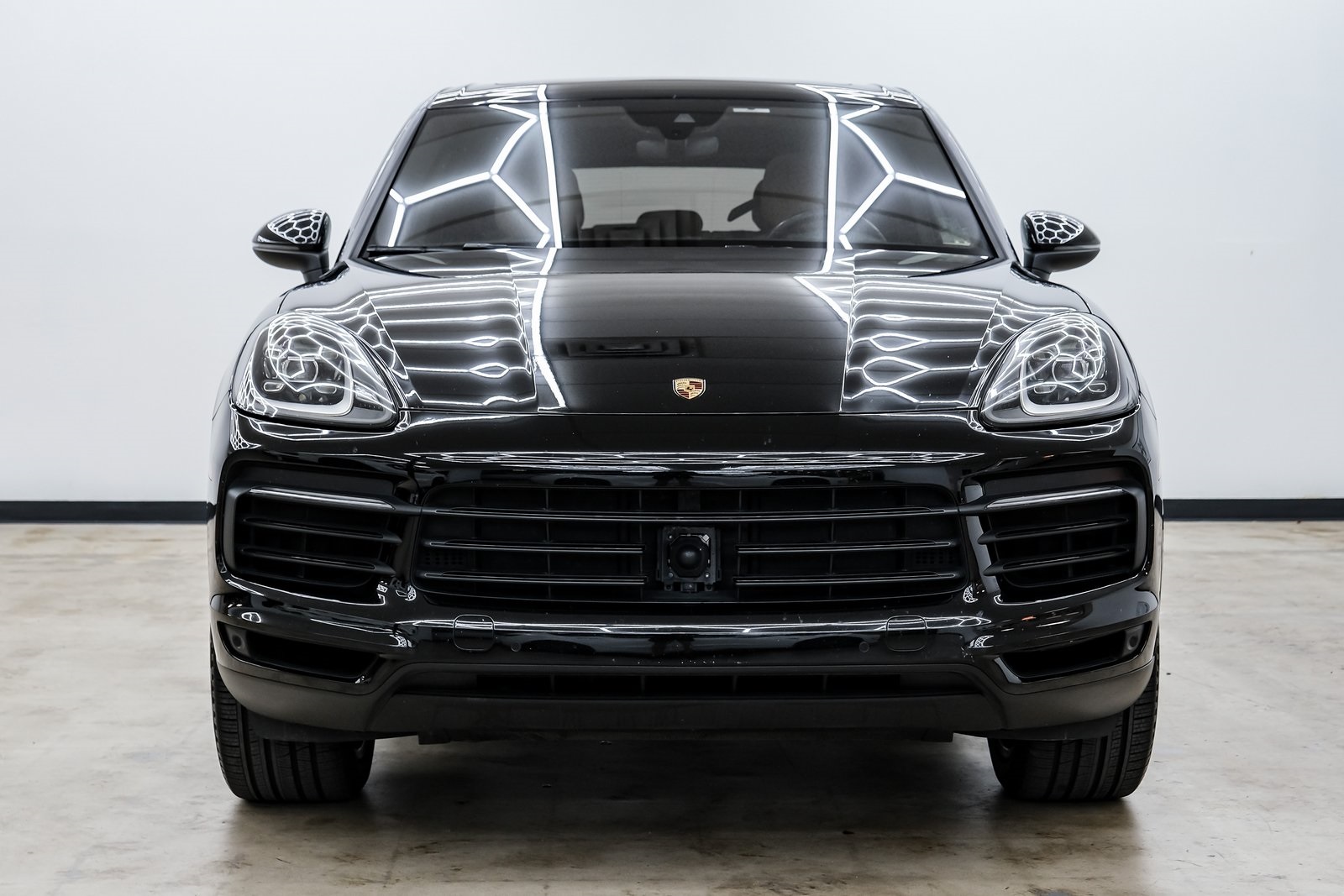 2023 Porsche Cayenne Platinum Edition photo 2