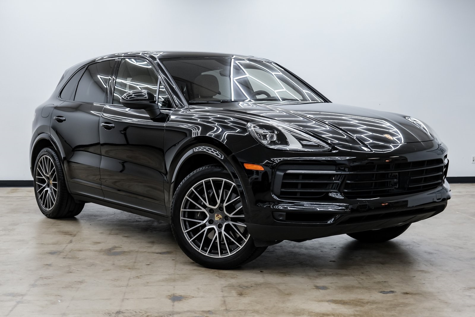 2023 Porsche Cayenne Platinum Edition photo 3