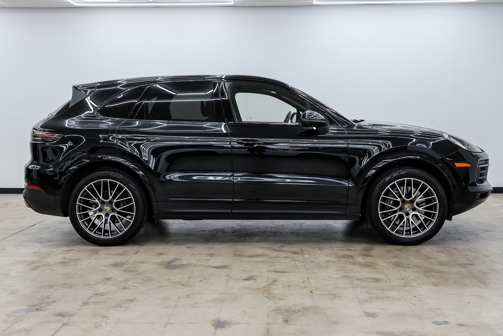 2023 Porsche Cayenne Platinum Edition photo 4