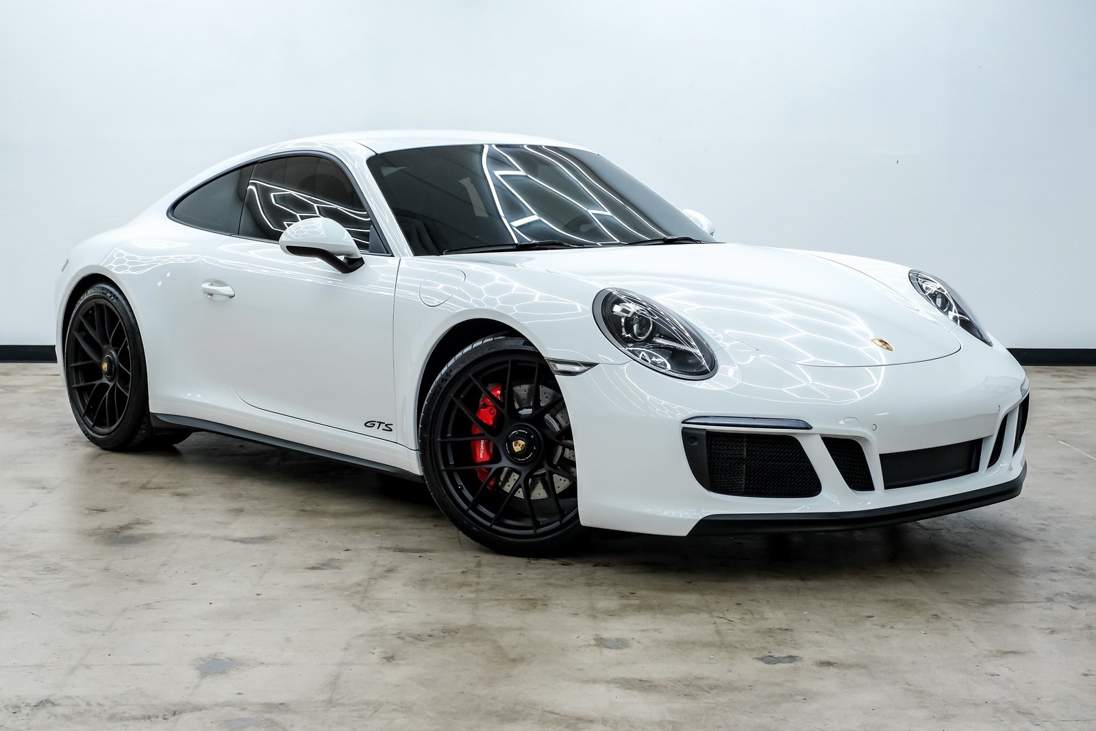 2019 Porsche 911 GTS photo 3