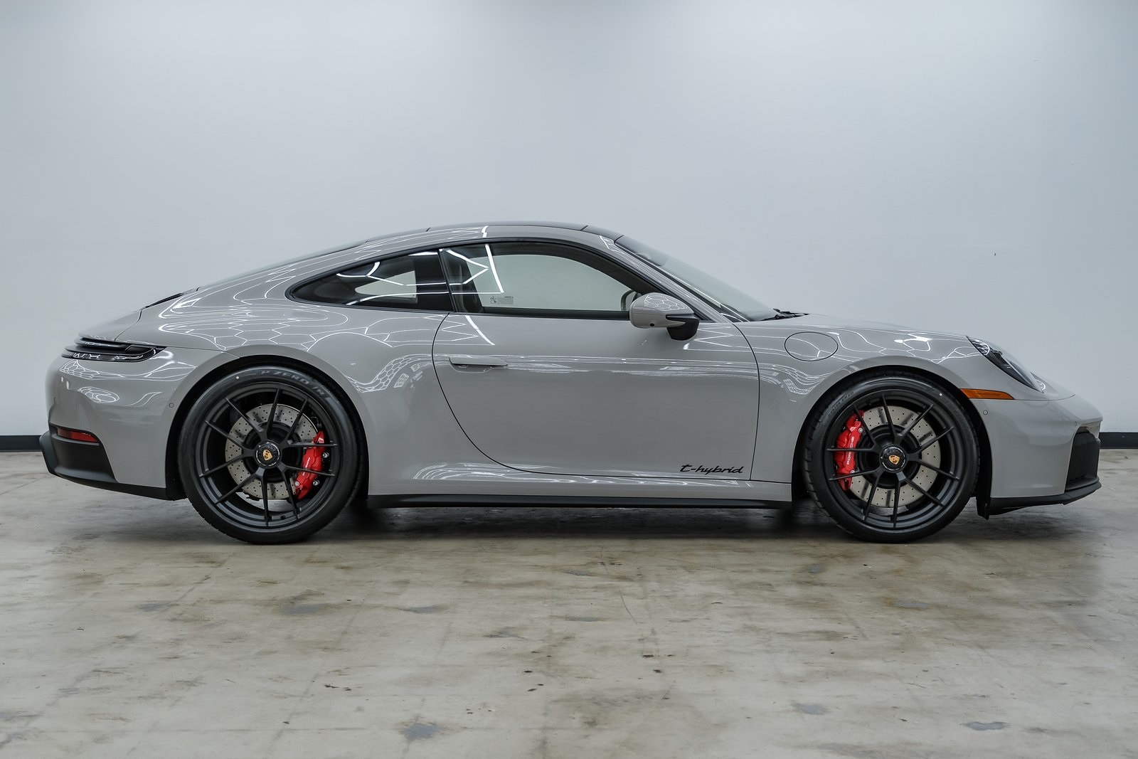 2026 Porsche 911 4 GTS photo 4