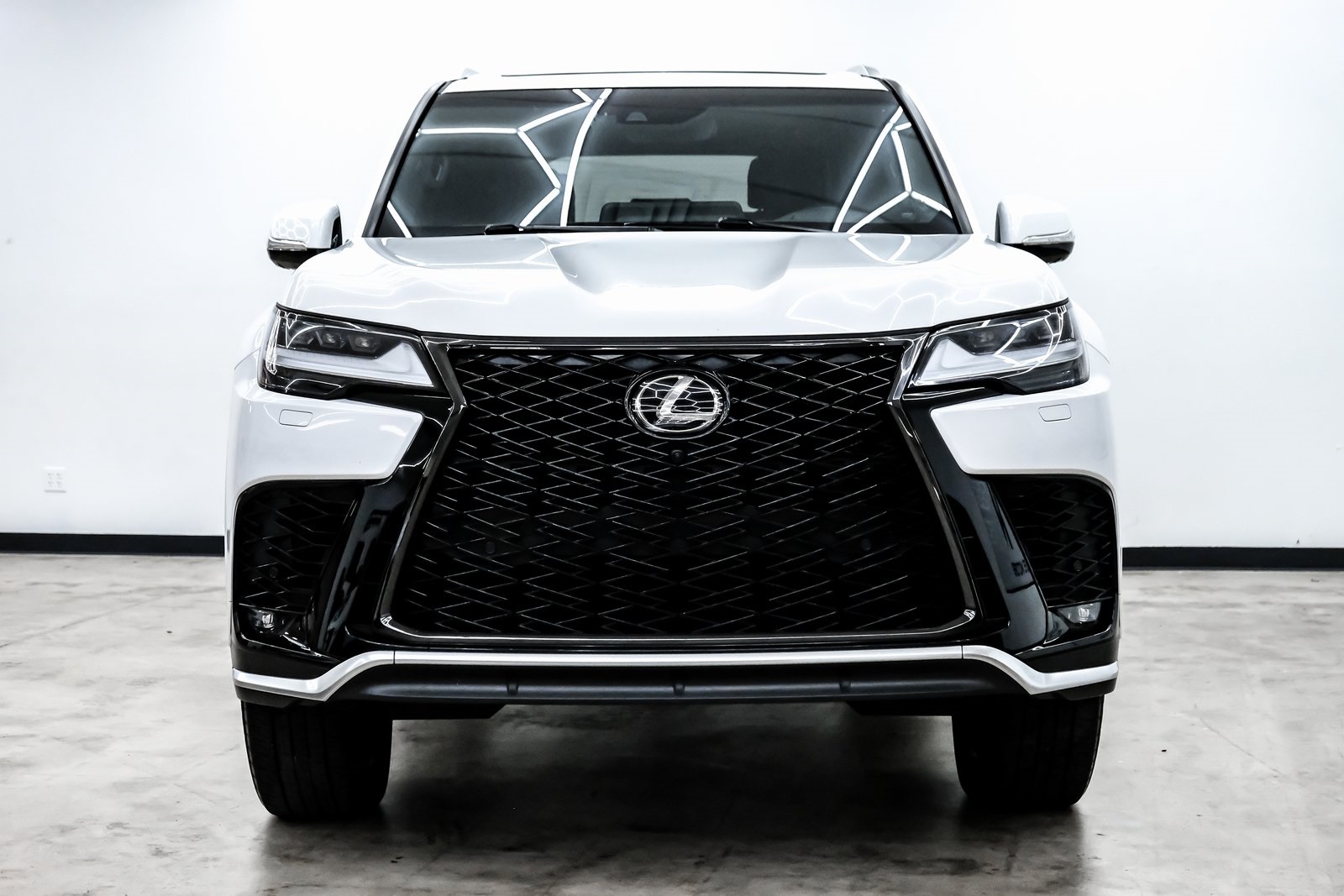 2023 Lexus LX 600 F SPORT photo 2
