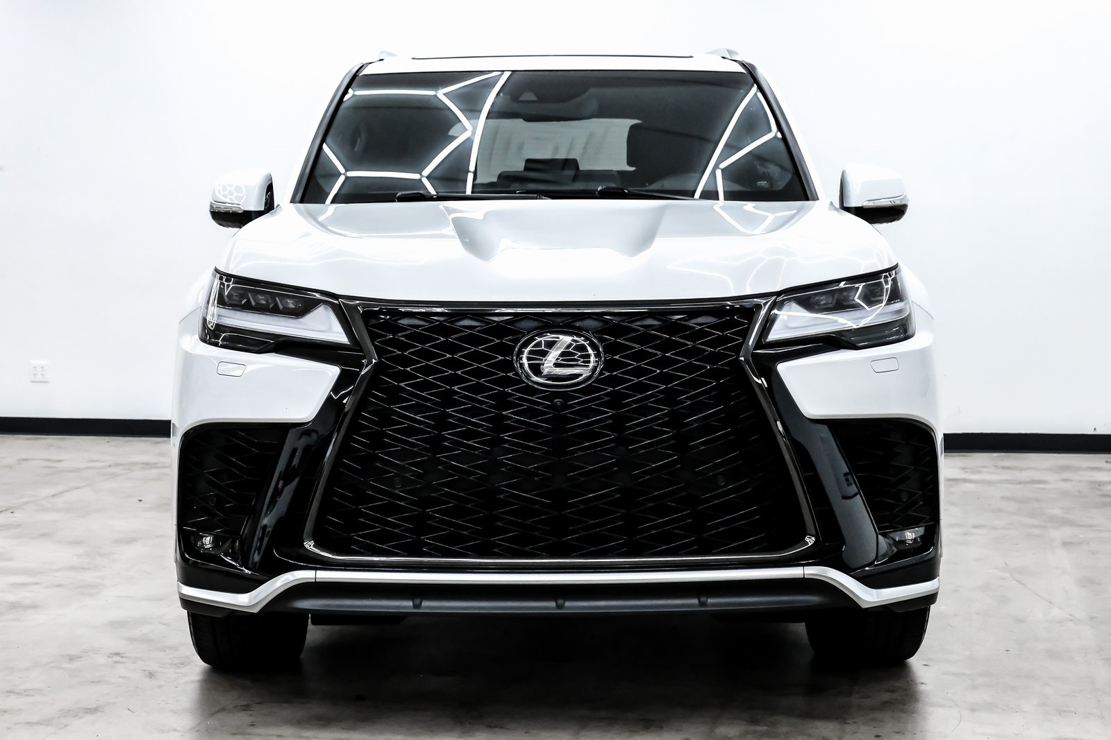 2023 Lexus LX 600 F SPORT photo 3
