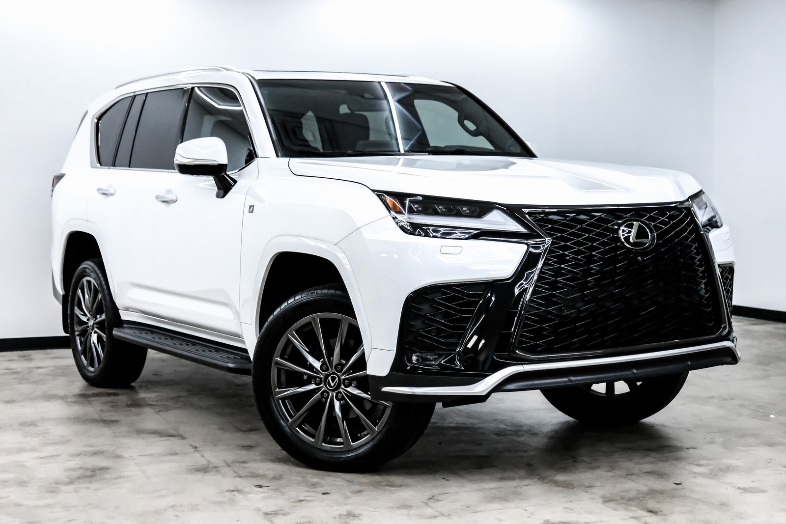 2023 Lexus LX 600 F SPORT photo 4
