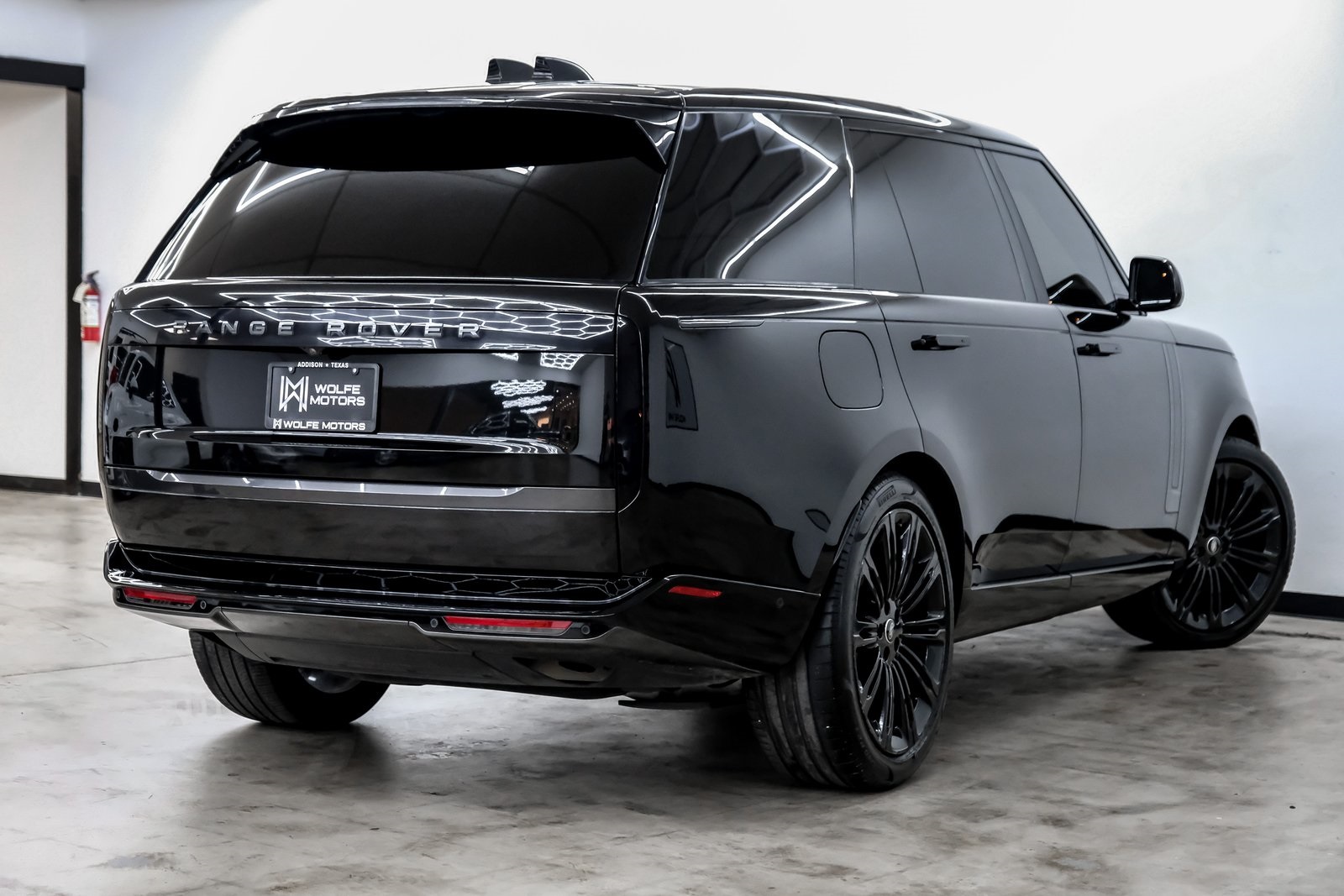2024 Land Rover Range Rover SE photo 2