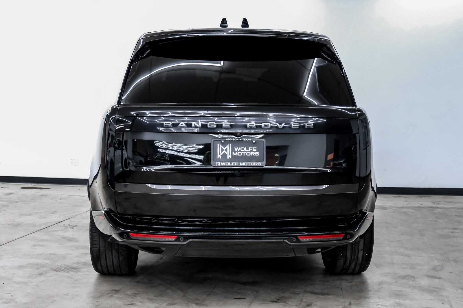 2024 Land Rover Range Rover SE photo 3