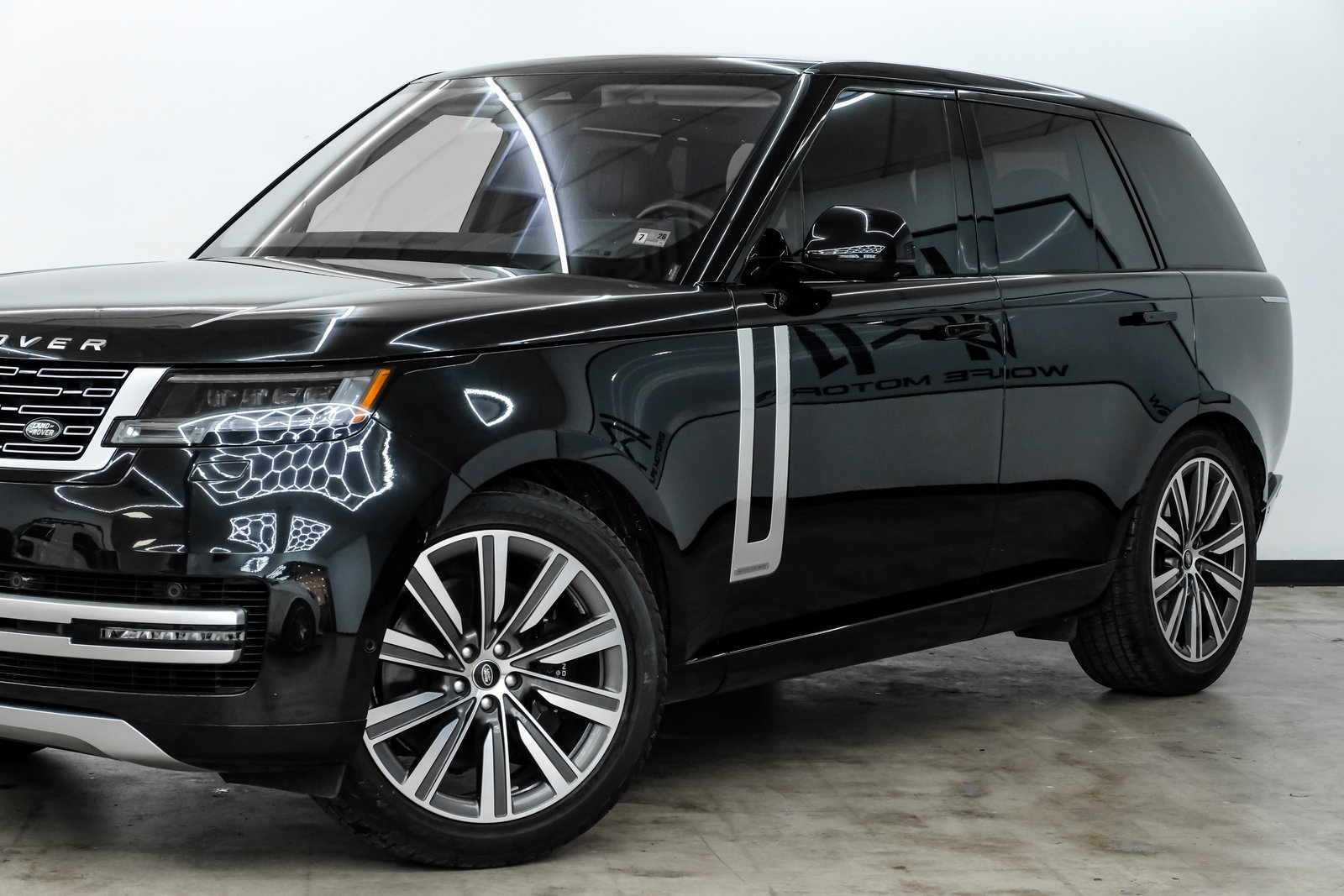2023 Land Rover Range Rover Autobiography photo 3
