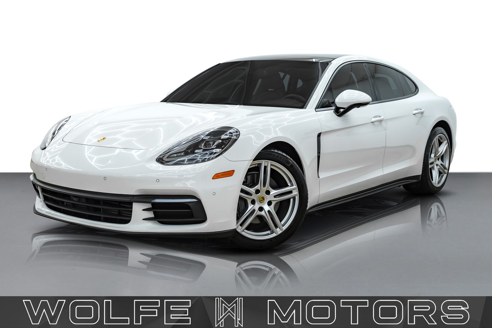 2018 Porsche Panamera -'s photo