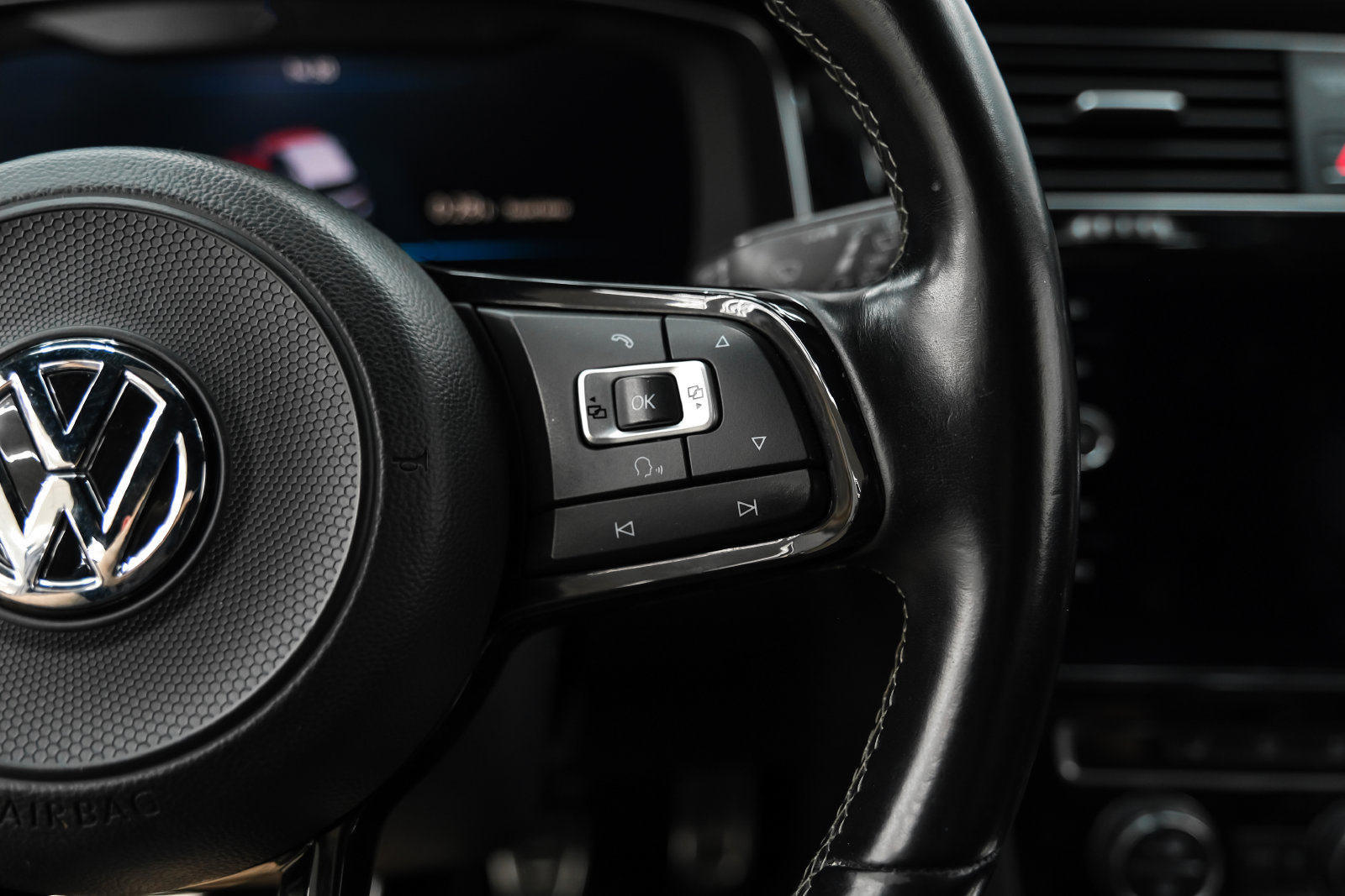 Photo 17 of this Volkswagen Golf R