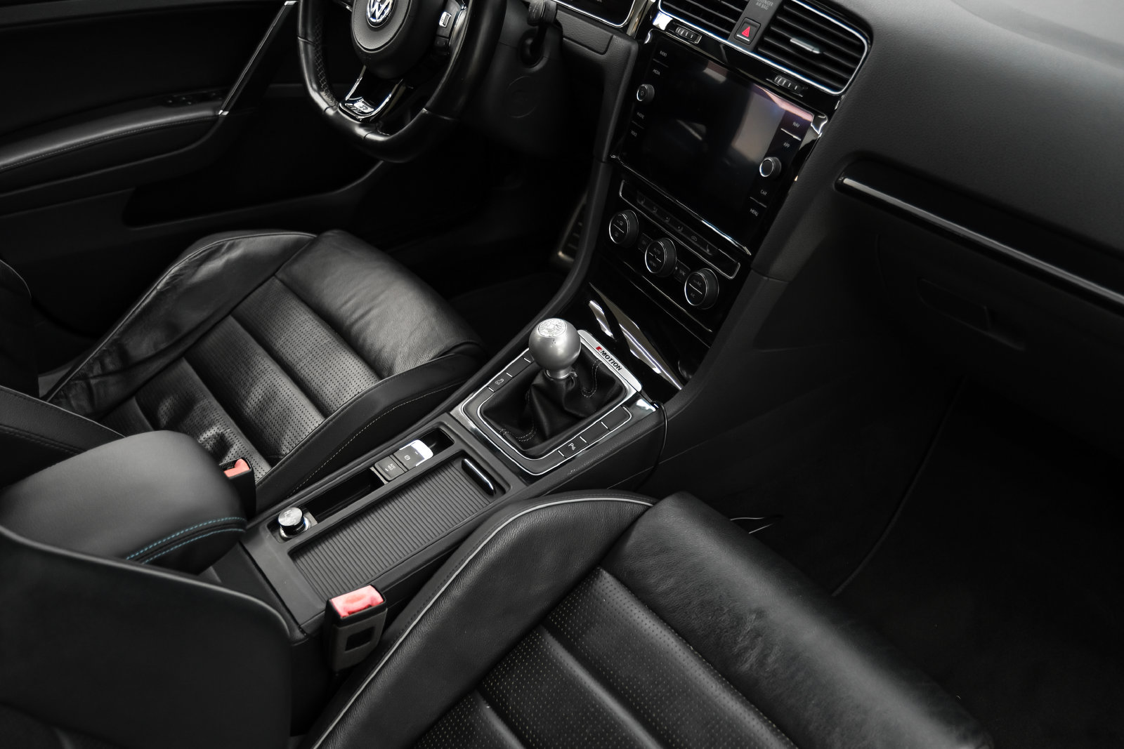 Photo 22 of this Volkswagen Golf R