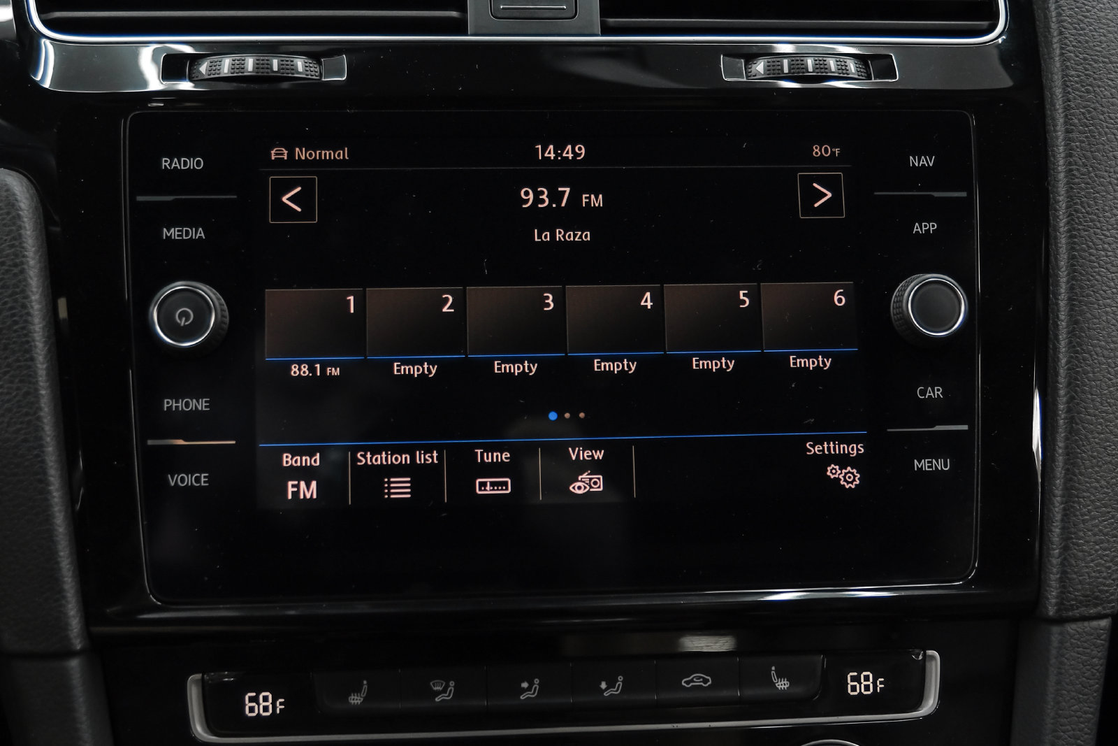 Photo 30 of this Volkswagen Golf R