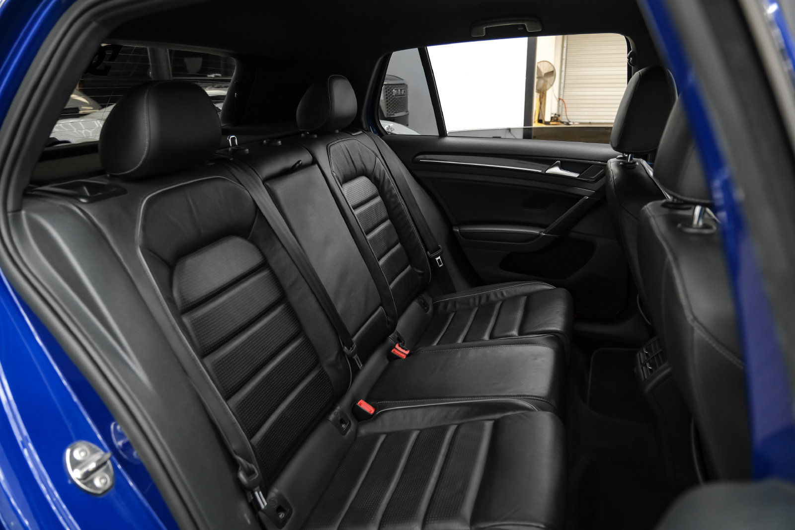 Photo 35 of this Volkswagen Golf R