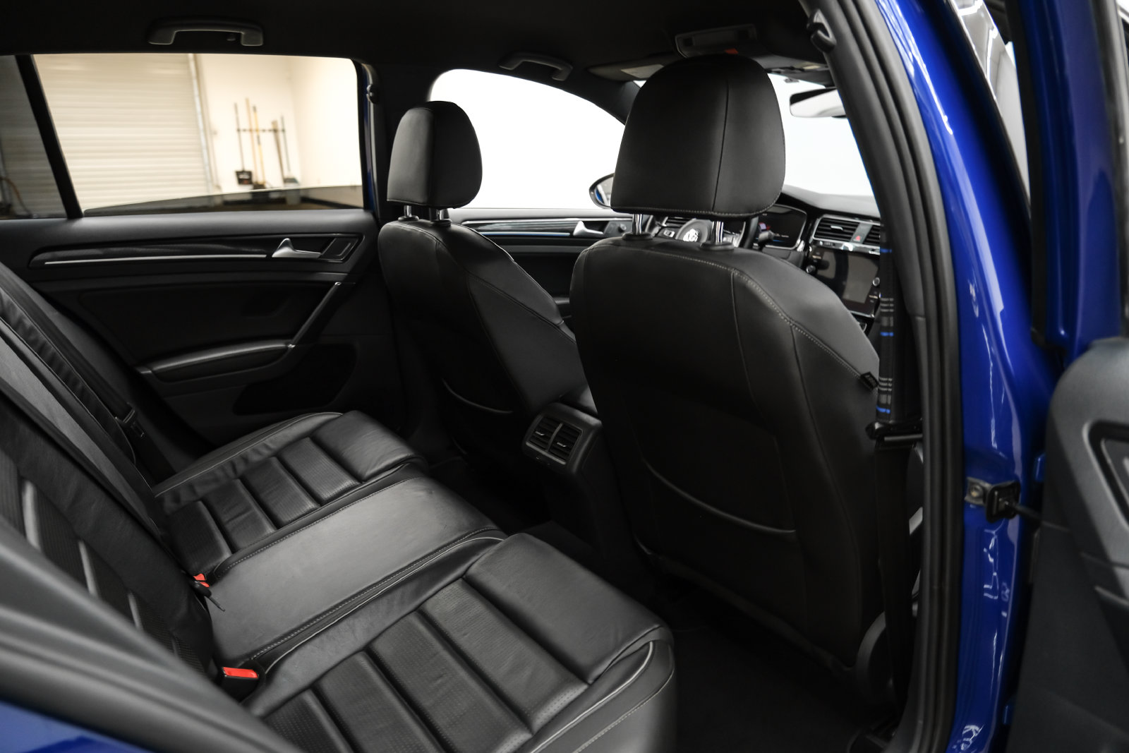 Photo 36 of this Volkswagen Golf R