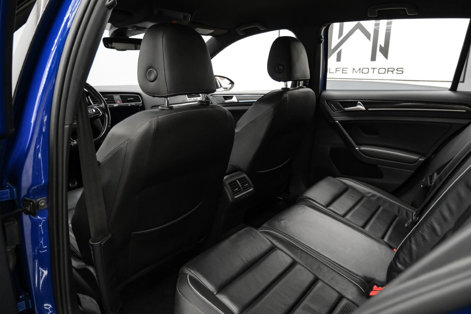 Photo 37 of this Volkswagen Golf R